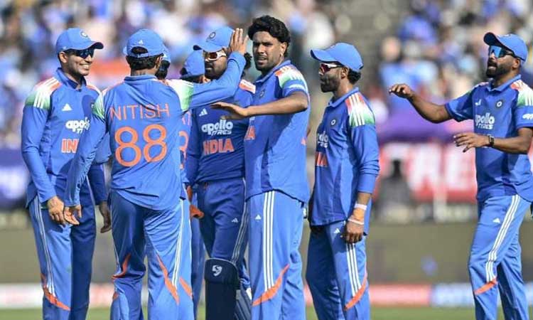 2வது ஒருநாள் போட்டி:  தொடரை கைப்பற்றுமா இந்தியா ? நியூசிலாந்துடன் நாளை மோதல்