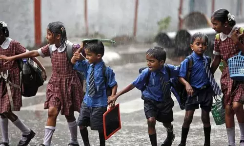 காரைக்காலில் பள்ளிகளுக்கு இன்று விடுமுறை அறிவிப்பு காரைக்காலில் பள்ளிகளுக்கு இன்று விடுமுறை அறிவிப்பு