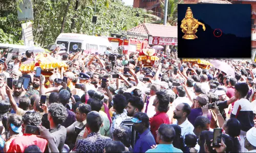 நாளை மகரஜோதி: சபரிமலையில் குவிந்த பக்தர்கள் - பந்தளத்தில் இருந்து புறப்பட்ட திருவாபரணங்கள்