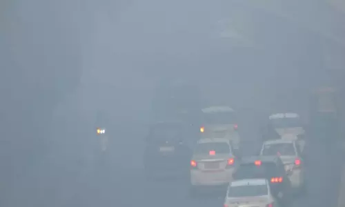 டெல்லி:  காற்று மாசு அதிகரிப்பு, வாட்டும் குளிர்; குறைந்தபட்ச வெப்பநிலை 4 டிகிரியாக பதிவு