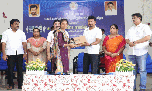 கல்லூரி மாணவர்களுக்கு இலவச லேப்டாப் வழங்குவது ஏன்.? - உதயநிதி ஸ்டாலின் விளக்கம் கல்லூரி மாணவர்களுக்கு இலவச லேப்டாப் வழங்குவது ஏன்.? - உதயநிதி ஸ்டாலின் விளக்கம்