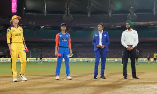 மகளிர் பிரீமியர் லீக்: உ.பி.க்கு எதிராக டாஸ் வென்ற டெல்லி பந்து வீச்சு தேர்வு