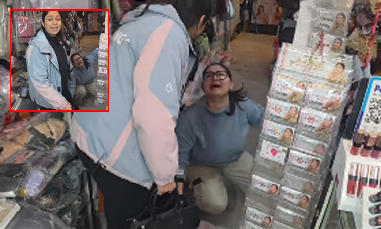 2 மணிநேரம்... எதுவும் வாங்காமல் சென்ற பெண்; காலில் விழுந்து கெஞ்சிய கடை உரிமையாளர்: வைரலான வீடியோ