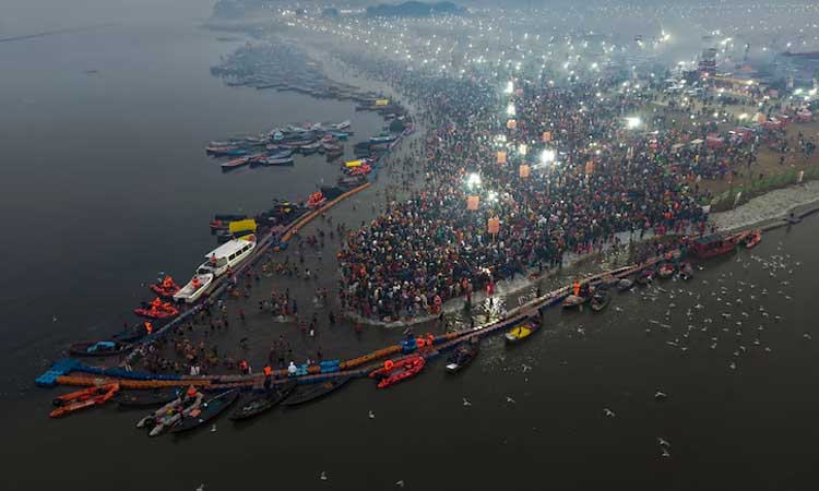 மகாமேளா: மகர சங்கராந்தியை முன்னிட்டு கங்கை நதியில் 21 லட்சம் பேர் புனித நீராடல்