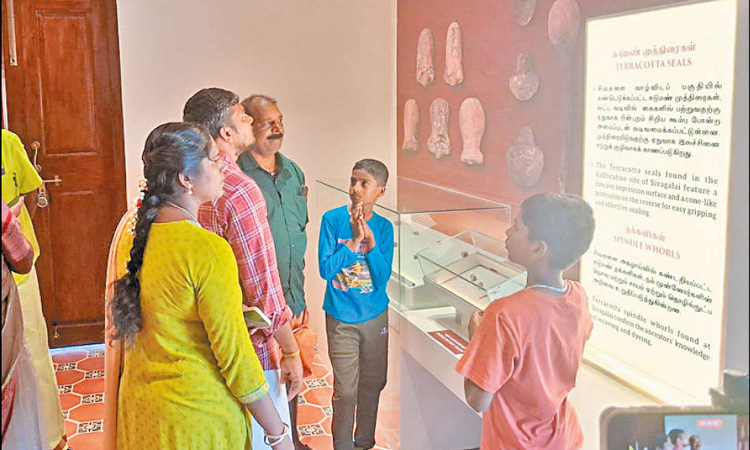 பொங்கல் பண்டிகையையொட்டி பொருநை அருங்காட்சியகத்தில் அலைமோதிய மக்கள் கூட்டம்