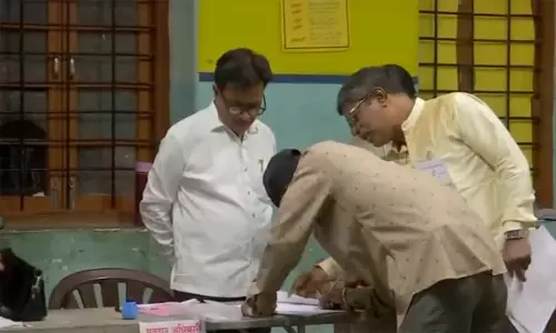 மராட்டியத்தில் உள்ளாட்சி தேர்தல்: வாக்குப்பதிவு தொடங்கியது