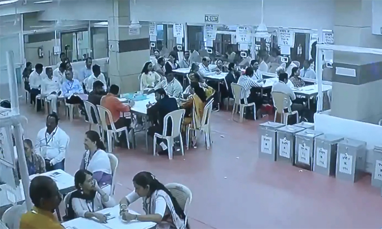 மும்பை மாநகராட்சி தேர்தல்:  29 மாநகராட்சிகளையும் கைப்பற்ற போவது யார்? வாக்கு எண்ணிக்கை தொடங்கியது