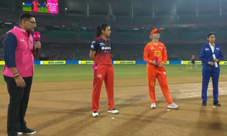 மகளிர் பிரீமியர் லீக்: பெங்களூரு அணிக்கு எதிராக குஜராத் பந்துவீச்சு தேர்வு