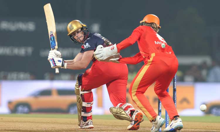 மகளிர் பிரீமியர் லீக்: பெங்களூரு அணி 182 ரன்கள் குவிப்பு