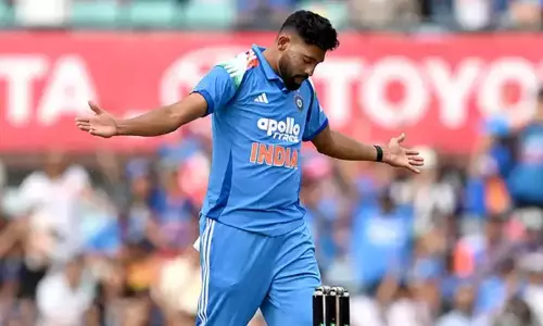 ரஞ்சி கோப்பை: கேப்டனாக முகமது சிராஜ் - காலிறுதி சுற்றுக்கு முன்னேறும் முனைபில் ஐதராபாத் அணி