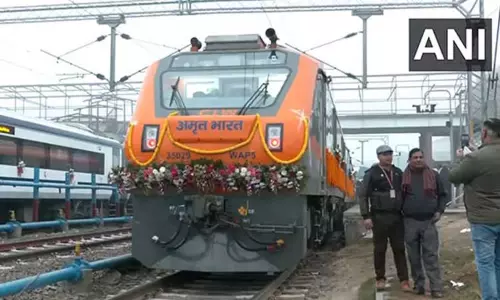 தமிழகம்-மேற்கு வங்கம் இடையே 3 அம்ரித் பாரத் ரெயில்கள் இயக்கம் தமிழகம்-மேற்கு வங்கம் இடையே 3 அம்ரித் பாரத் ரெயில்கள் இயக்கம்