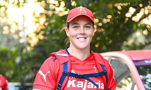 மகளிர் பிரீமியர் லீக்:  பெங்களூரு - குஜராத் அணிகள் இன்று மோதல்