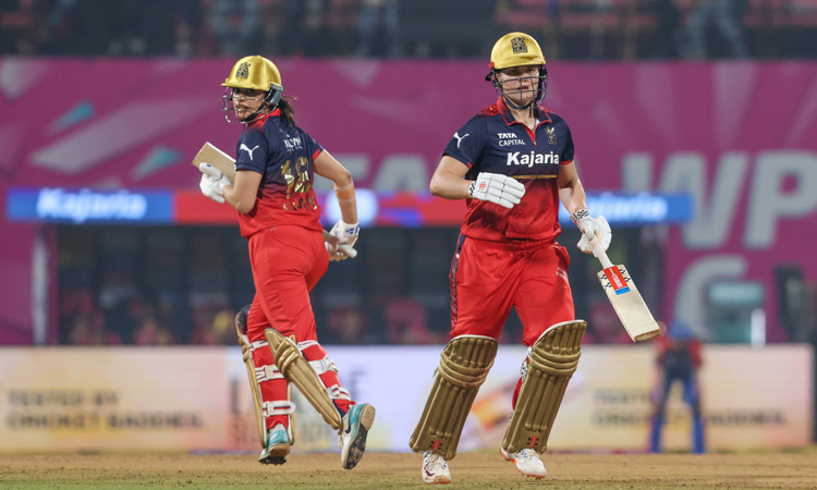 மகளிர் பிரீமியர் லீக்: 8 விக்கெட்டுகள் வித்தியாசத்தில் டெல்லியை வீழ்த்தி பெங்களூரு வெற்றி