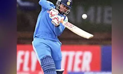 யு19 உலகக்கோப்பை: வங்காளதேச அணிக்கு 239 ரன்கள் இலக்கு நிர்ணயித்த இந்தியா