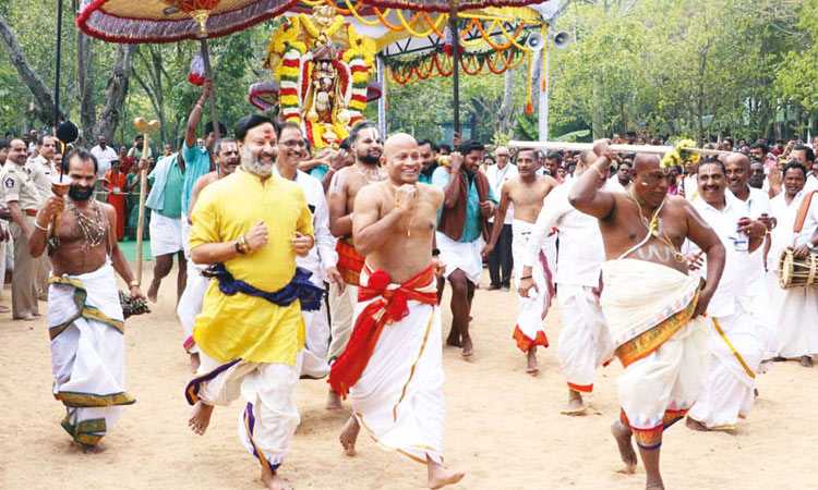 திருப்பதி ஏழுமலையானின் பாரிவேட்டை உற்சவம்