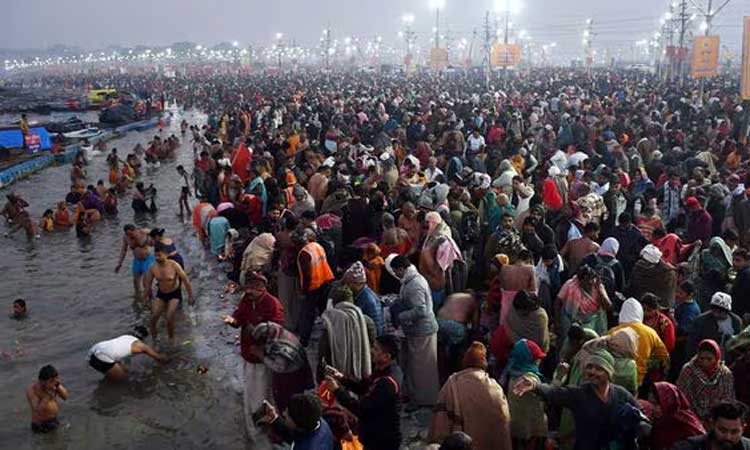மகாமேளா: திரிவேணி சங்கமத்தில் ஒரே நாளில் 3 கோடி பக்தர்கள் புனித நீராடல்