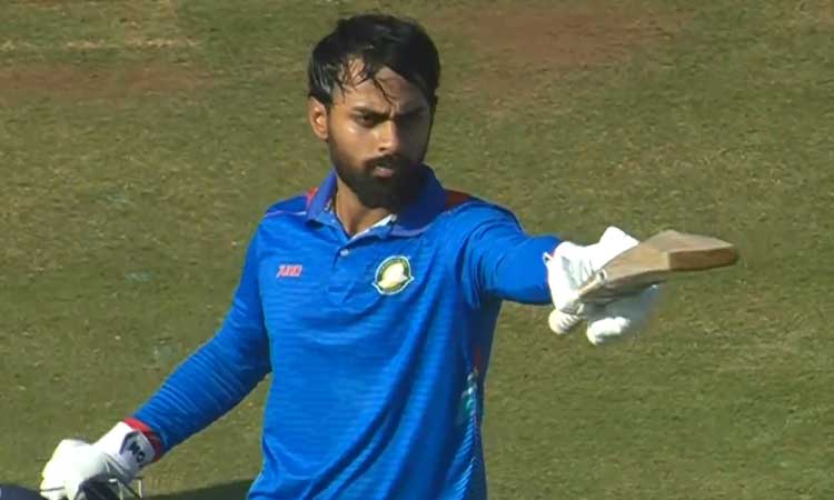 விஜய் ஹசாரே இறுதிப்போட்டி:  சவுராஷ்டிரா அணிக்கு 318 ரன்கள் இலக்கு   நிர்ணயித்த விதர்பா