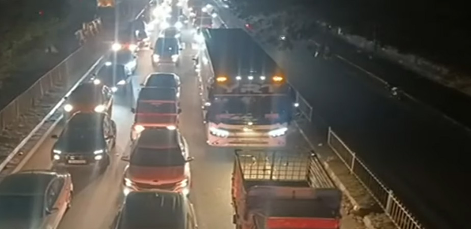 பொங்கல் விடுமுறை முடிந்து சென்னை திரும்பும் மக்கள்: உளுந்தூர்பேட்டை சுங்கசாவடியில் கடும் போக்குவரத்து நெரிசல்