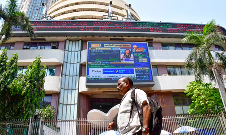 சரிவுடன் நிறைவடைந்த இந்திய பங்குச்சந்தை; இன்றைய நிலவரம்