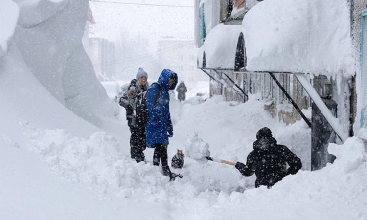 ரஷியாவில் வரலாறு காணாத பனிப்பொழிவு- இயல்பு வாழ்க்கை பாதிப்பு