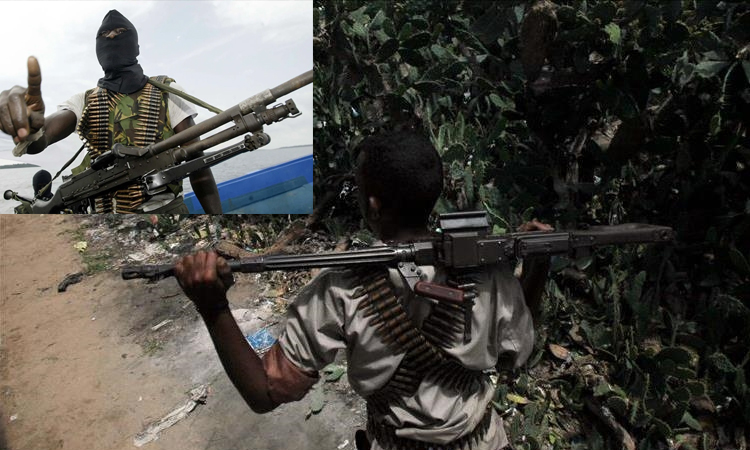 கிராமத்திற்குள் புகுந்து ஆயுத கும்பல் துப்பாக்கி சூடு - 31 பேர் பலி