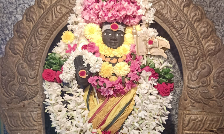 வேலாயுதம்பாளையம்: முருகன் கோவில்களில் சிறப்பு வழிபாடு