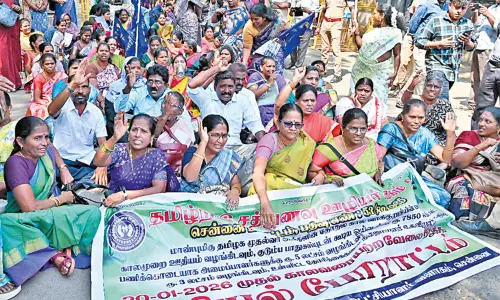 சத்துணவு ஊழியர்களின் காலவரையற்ற போராட்டம் தற்காலிகமாக ஒத்திவைப்பு சத்துணவு ஊழியர்களின் காலவரையற்ற போராட்டம் தற்காலிகமாக ஒத்திவைப்பு