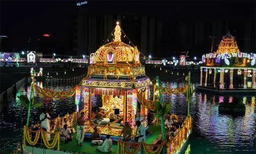 திருப்பதி கோவிந்தராஜ சுவாமி கோவிலில் 7 நாட்கள் தெப்ப உற்சவம்