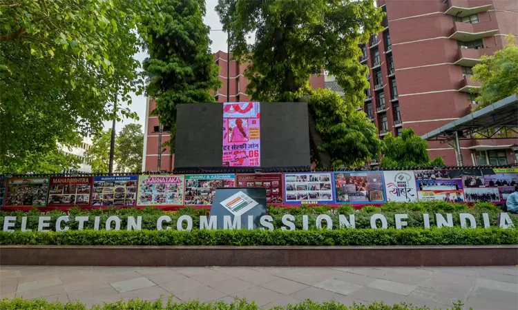 முதியவர் தற்கொலை: தேர்தல் ஆணையம் மீது மே.வங்காள அரசு வழக்குப்பதிவு முதியவர் தற்கொலை: தேர்தல் ஆணையம் மீது மே.வங்காள அரசு வழக்குப்பதிவு