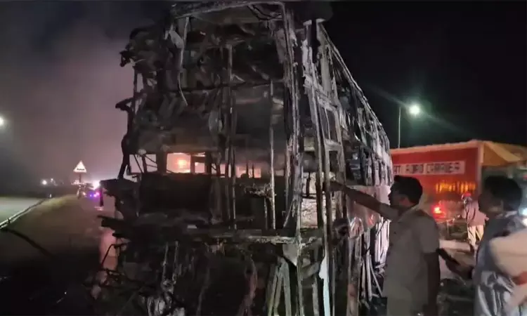 ஆந்திராவில் சொகுசு பேருந்தில் தீ: 3 பேர் உயிரிழப்பு