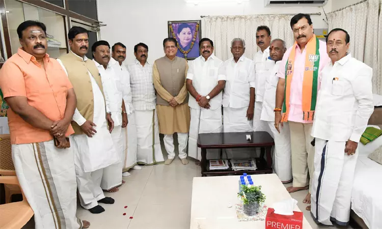 பாஜக தலைவர்களுக்கு எடப்பாடி பழனிசாமி விருந்து பாஜக தலைவர்களுக்கு எடப்பாடி பழனிசாமி விருந்து