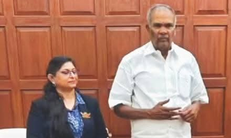 பணம் கேட்டு தொல்லை: வி.சி.க. எம்.எல்.ஏ. மீது சபாநாயகரிடம் புகார்