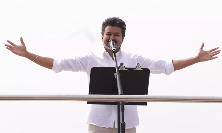 விஜய் தலைமையில் 25-ந்தேதி தவெக செயல்வீரர்கள் கூட்டம்: தேர்தல் பணிகள் குறித்து ஆலோசனை