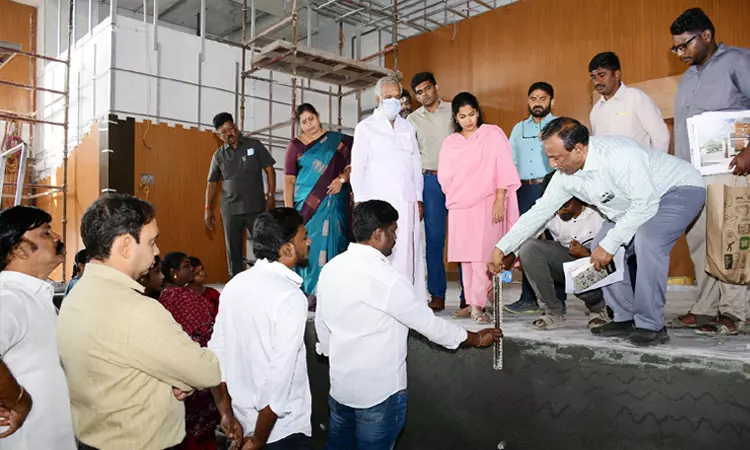 ரூ.21.50 கோடி மதிப்பில் கட்டப்படும் அண்ணல் அம்பேத்கர் திருமண மாளிகையை ஆய்வு செய்த அமைச்சர் சேகர்பாபு ரூ.21.50 கோடி மதிப்பில் கட்டப்படும் அண்ணல் அம்பேத்கர் திருமண மாளிகையை ஆய்வு செய்த அமைச்சர் சேகர்பாபு