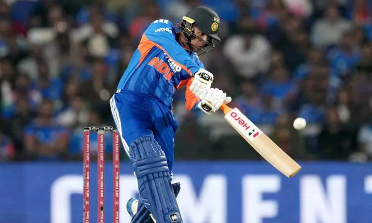 டி20 கிரிக்கெட்: ரசல் சாதனையை முறியடித்த அபிஷேக் சர்மா டி20 கிரிக்கெட்: ரசல் சாதனையை முறியடித்த அபிஷேக் சர்மா