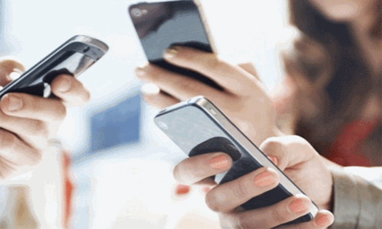 16 வயதுக்கு உட்பட்டவர்கள் சமூக வலைதளம் பயன்படுத்த தடை - ஆஸ்திரேலியாவை பின்பற்ற ஆந்திர அரசு திட்டம்