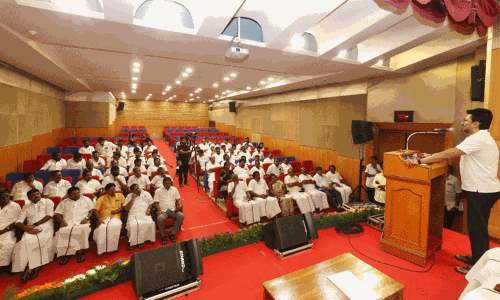 ‘வெல்வோம் 200, படைப்போம் வரலாறு’ - நிர்வாகிகள் மத்தியில் உதயநிதி ஸ்டாலின் பேச்சு ‘வெல்வோம் 200, படைப்போம் வரலாறு’ - நிர்வாகிகள் மத்தியில் உதயநிதி ஸ்டாலின் பேச்சு