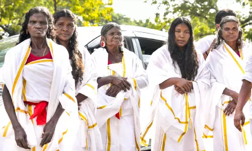 சட்டசபை நிகழ்வுகளை முதல் முறையாக பார்வையிட வந்த பழங்குடியின பெண்கள்