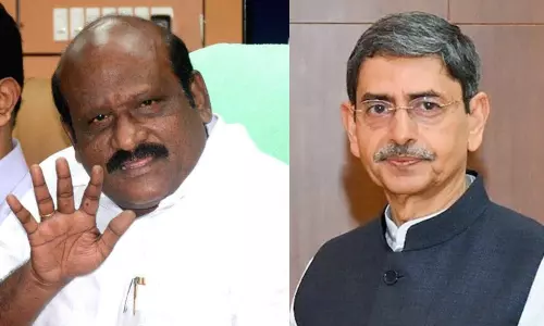 கவர்னருக்கு பட்டம் வழங்கும் தகுதி இல்லை: சென்னை பல்கலைக்கழக விழாவை புறக்கணித்த உயர்கல்வித்துறை அமைச்சர் கவர்னருக்கு பட்டம் வழங்கும் தகுதி இல்லை: சென்னை பல்கலைக்கழக விழாவை புறக்கணித்த உயர்கல்வித்துறை அமைச்சர்