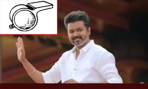 விசில் சின்னம் தவெகவுக்கு மட்டும் இல்லையா? - தேர்தல் ஆணையம் வைத்த செக் விசில் சின்னம் தவெகவுக்கு மட்டும் இல்லையா? - தேர்தல் ஆணையம் வைத்த செக்