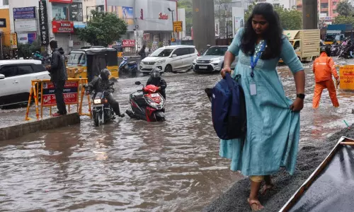 வடகிழக்கு பருவமழையால் சேதமடைந்த சாலைகளை மறுசீரமைக்கும் பணிக்கு முதல்-அமைச்சர் அனுமதி வடகிழக்கு பருவமழையால் சேதமடைந்த சாலைகளை மறுசீரமைக்கும் பணிக்கு முதல்-அமைச்சர் அனுமதி