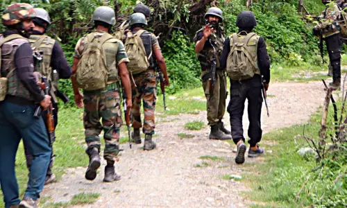 ஜார்கண்டில் அதிரடி என்கவுண்டர்:  தலைக்கு ரூ.1 கோடி பரிசு அறிவிக்கப்பட்ட  மாவோயிஸ்டு தலைவர் உள்பட 15 பேர் பலி