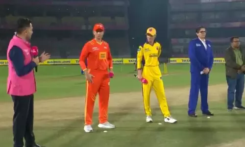 மகளிர் பிரீமியர் லீக்: குஜராத்துக்கு எதிராக உபி வாரியர்ஸ் பந்துவீச்சு தேர்வு மகளிர் பிரீமியர் லீக்: குஜராத்துக்கு எதிராக உபி வாரியர்ஸ் பந்துவீச்சு தேர்வு