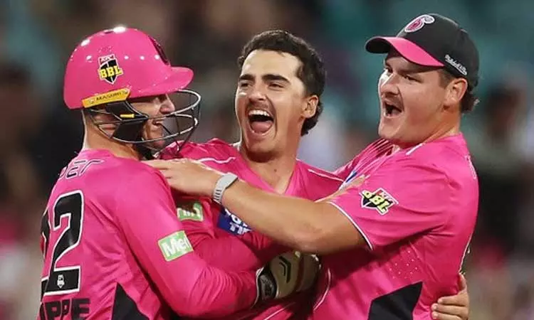 பிக்பாஷ் லீக்: ஹோபர்ட் அணியை வீழ்த்தி இறுதிப்போட்டிக்கு முன்னேறிய சிட்னி பிக்பாஷ் லீக்: ஹோபர்ட் அணியை வீழ்த்தி இறுதிப்போட்டிக்கு முன்னேறிய சிட்னி