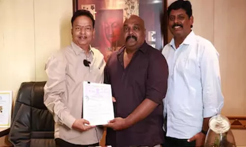 “மாயபிம்பம்” படத்தை பாராட்டி, இயக்குநருக்கு வாய்ப்பு வழங்கிய பிரபல தயாரிப்பாளர் “மாயபிம்பம்” படத்தை பாராட்டி, இயக்குநருக்கு வாய்ப்பு வழங்கிய பிரபல தயாரிப்பாளர்