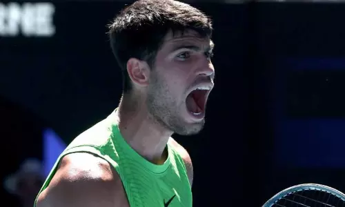 ஆஸ்திரேலிய ஓபன் டென்னிஸ்: அல்காரஸ் 4-வது சுற்றுக்கு முன்னேற்றம் ஆஸ்திரேலிய ஓபன் டென்னிஸ்: அல்காரஸ் 4-வது சுற்றுக்கு முன்னேற்றம்