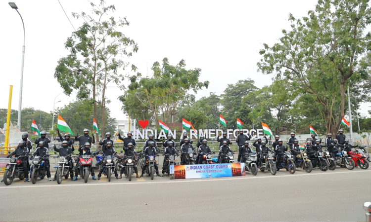 இந்திய கடலோர காவல்படையின் 50-வது நிறுவன தினத்தை முன்னிட்டு 1,500 கி.மீ. மோட்டார் சைக்கிள் பேரணி