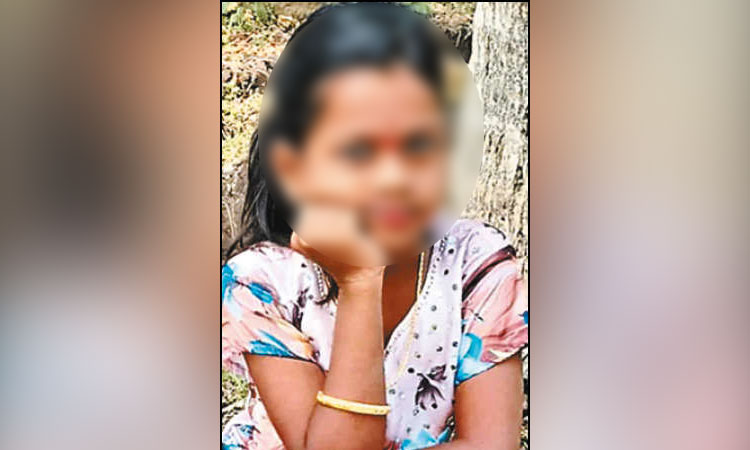 ஆந்திரா: பள்ளியில் மான் சிலை சரிந்து விழுந்து மாணவி பலி