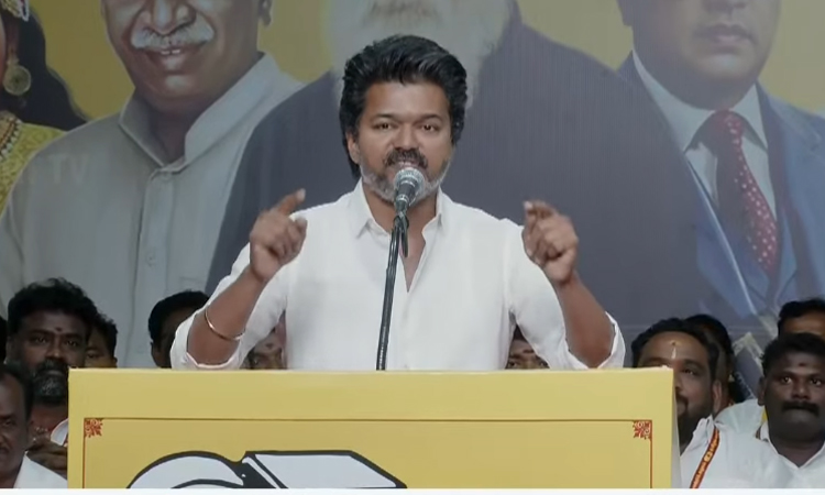 அழுத்தத்திற்கு அடங்கிப் போகும் ஆள் நான் இல்லை: விஜய் பரபரப்பு பேச்சு