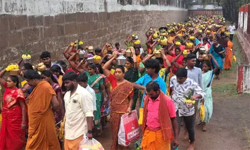 திருக்கழுக்குன்றத்தில் 1008 பால்குட ஊர்வலம்.. வேதகிரீஸ்வரருக்கு மகா அபிஷேகம் திருக்கழுக்குன்றத்தில் 1008 பால்குட ஊர்வலம்.. வேதகிரீஸ்வரருக்கு மகா அபிஷேகம்